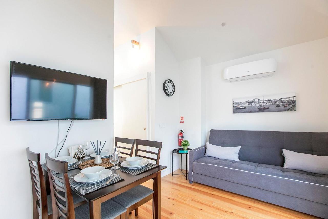 Lovelystay - Cozy 1Br In Santa Catarina W/ Balcony Porto Kültér fotó