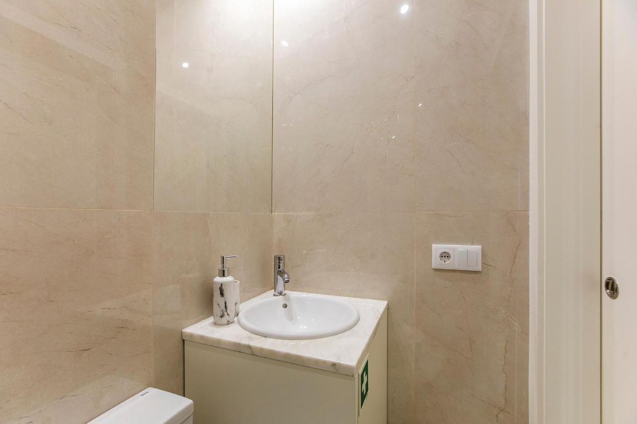 Lovelystay - Cozy 1Br In Santa Catarina W/ Balcony Porto Kültér fotó